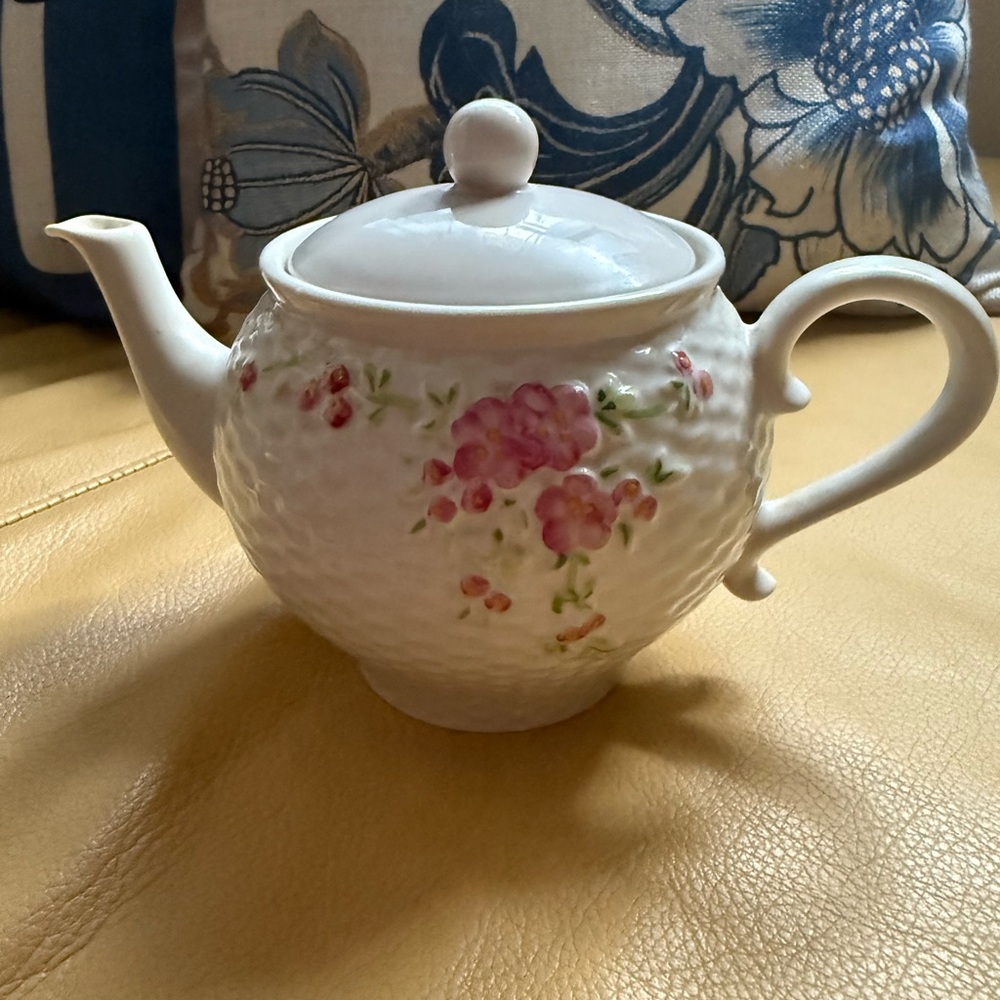 Floral Ceramic Teapot with Lid